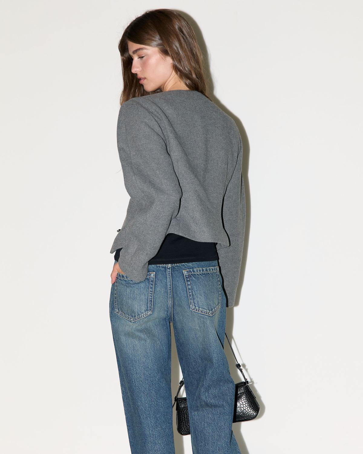 model_shot-back